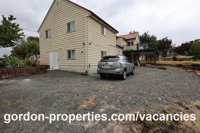 Photo - Saint Helens OR - newly renovated 1 bedroom apartment