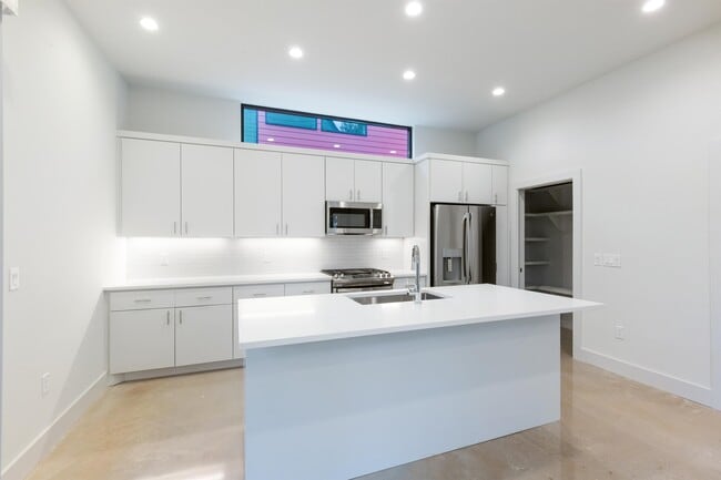 Photo - 1116 Walton Ln