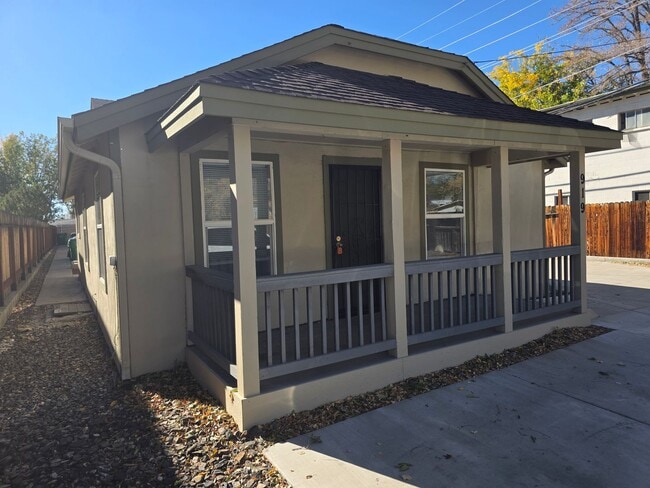 Photo - Little home with laundry room