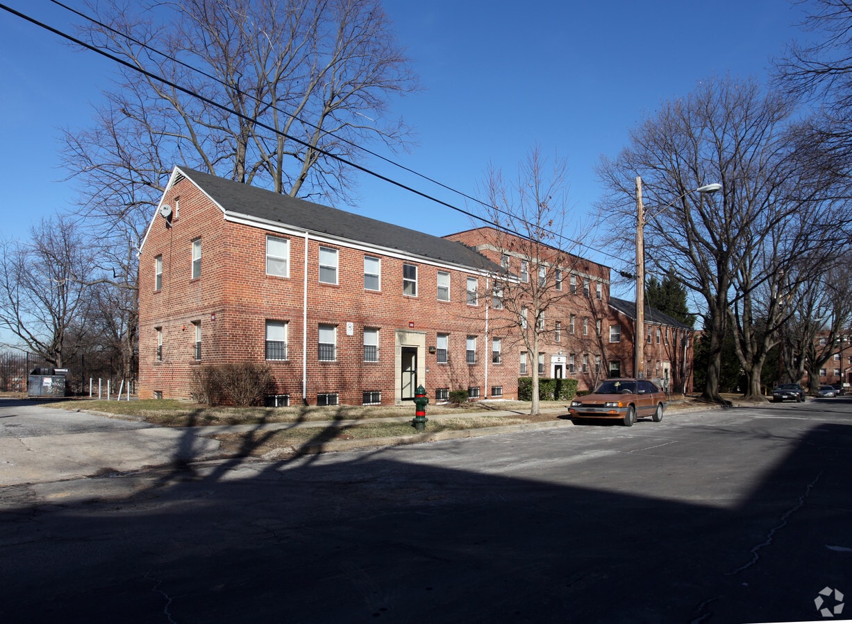 Oak Park Apartments - Oak Park Apartments