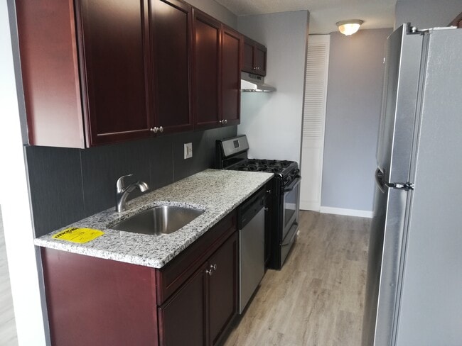 Building Photo - 16G Shrewsbury Green Dr Unit 16
