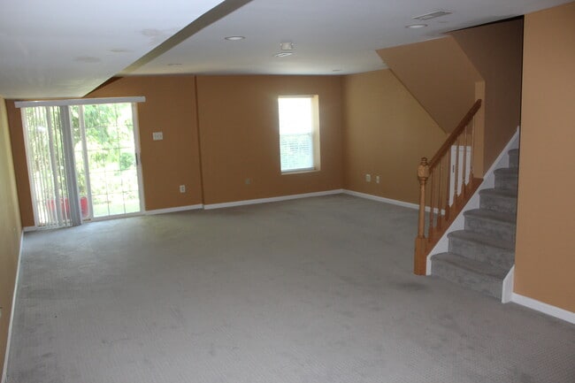 Photo - 102 Whistling Swan Ln