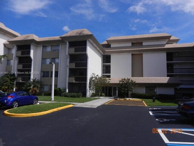 Building Photo - 721 N Pine Island Rd Unit 310 Rental