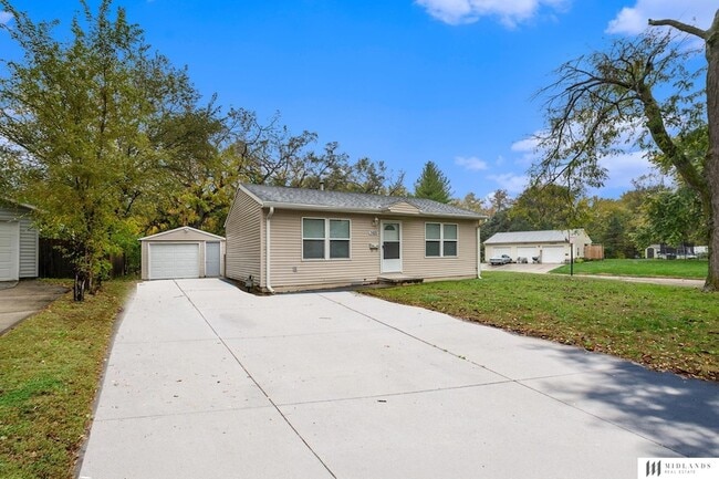 Building Photo - 7425 S 69th St