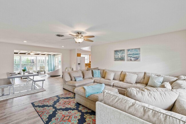 Photo - 655 Kingfish Pl