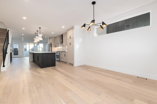 Photo - 2090 Eliot St