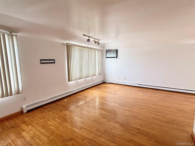 Photo - 177-45 Meadow Rd