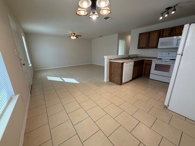 Photo - 3 bedroom, 2 bath with no carpet in a cul-de-sac street!