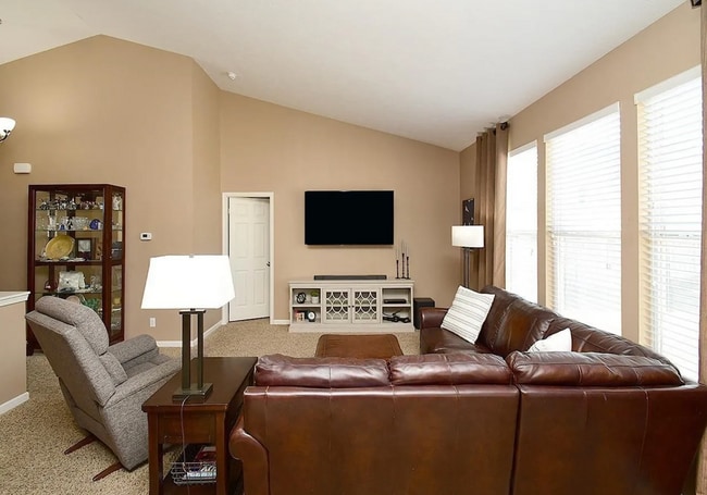 Photo - 20823 Charles St