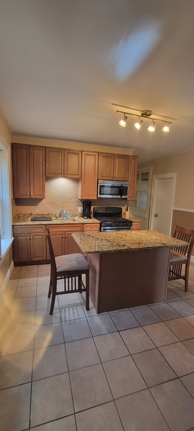 Building Photo - 15 N Jay St Unit 1