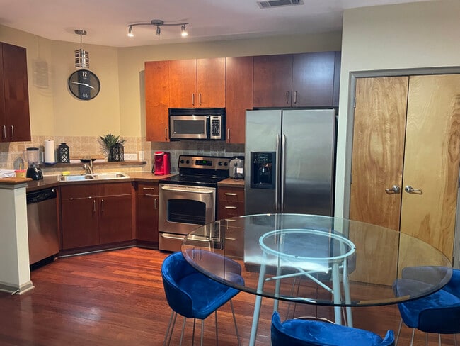 Photo - 898 Oak St SW Unidad 1204 Rental