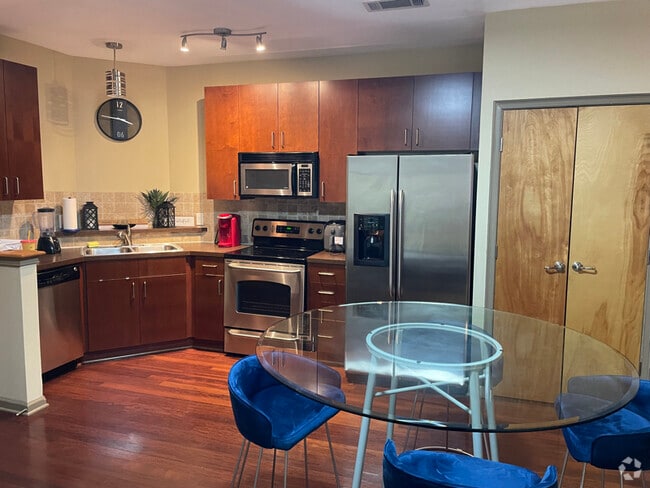 Building Photo - 898 Oak St SW Rental