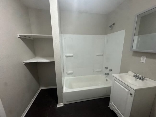 Photo - 2103 N Marrs St Unidad 2103 N Mars (Back)