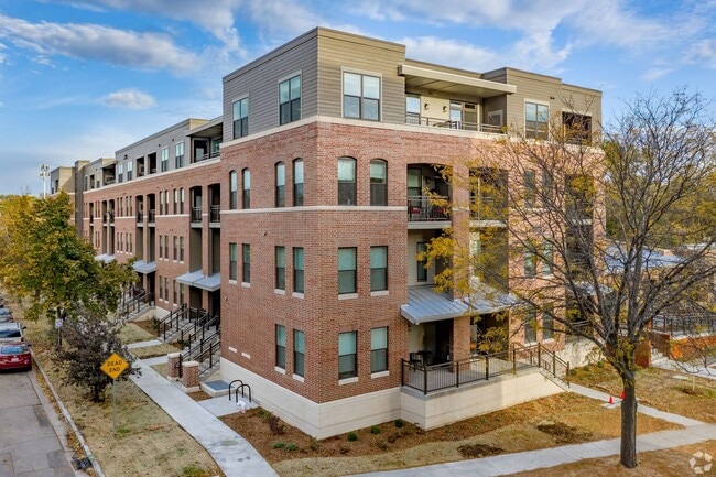 Building Photo - Fair Oaks Rental