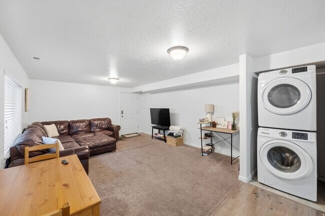 Photo - 86 E Rose Way