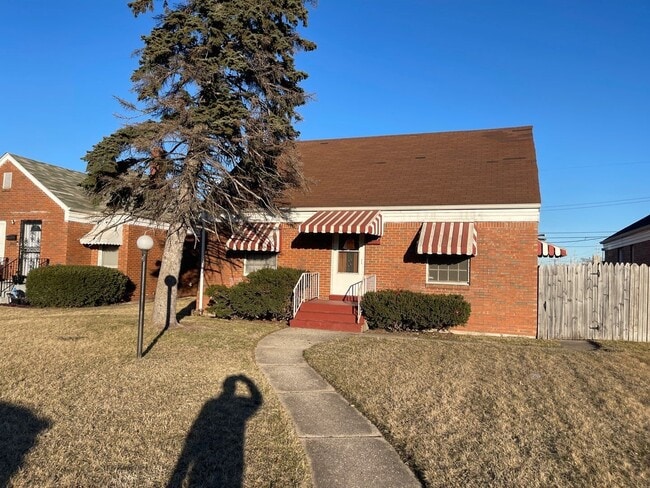Building Photo - Cute 3 bed 1 bath with detached Garage