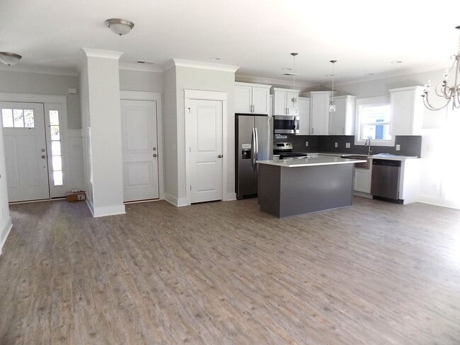 16 Circlewood Dr