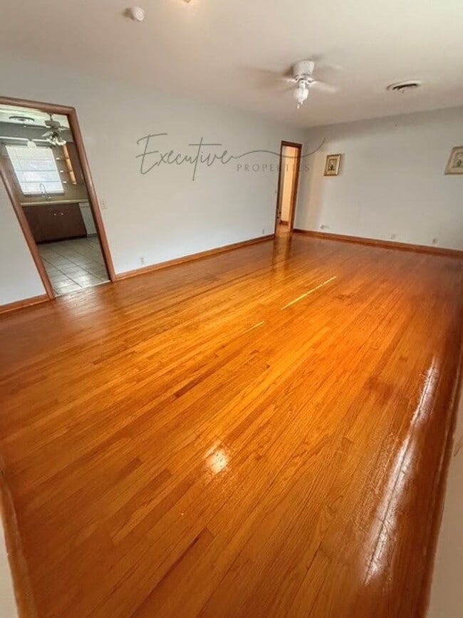 Photo - 4-Bedroom Family Home in a Quiet Sulphur Neighborhood