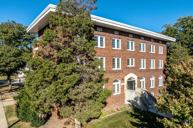 325 Welch Ave