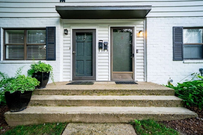 Photo - Charming 2-Bed Condo with Hardwood Floors in Vibrant Asheville Unidad M3