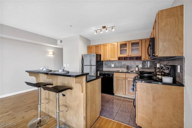 Photo - 2222 Detroit Ave Unit 519