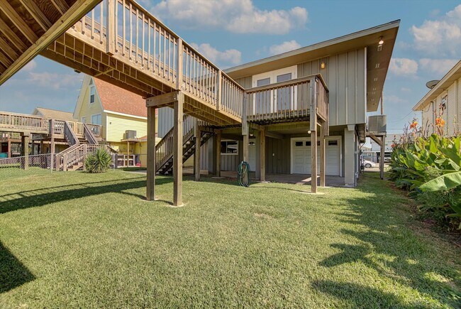 Building Photo - 170 Barracuda St