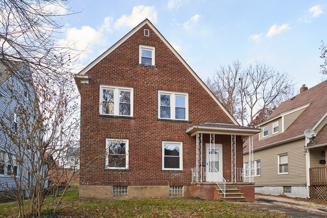 Building Photo - Large Firestone 4 Bed Brick Home