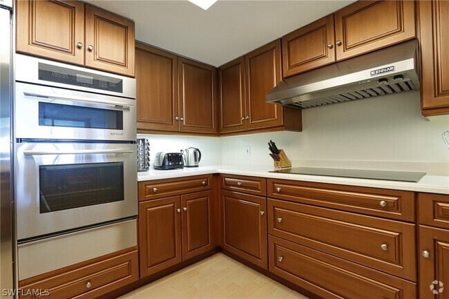 Building Photo - 60 Seagate Dr Unit 704 Rental