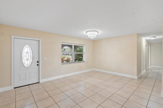 Photo - 4784 Alfresco St