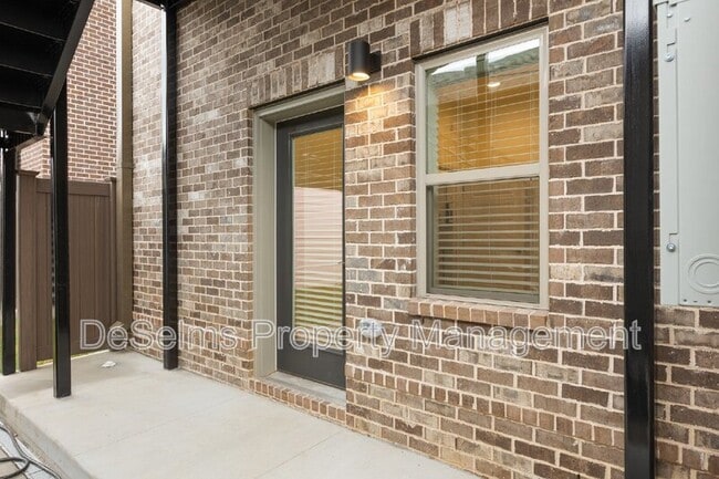 Photo - 203 Folsom Pass