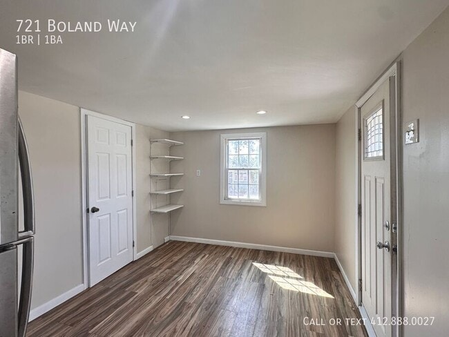 Photo - 721 Boland Wy