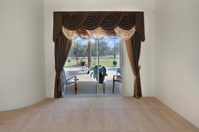 Photo - 215 Strathmore Cir