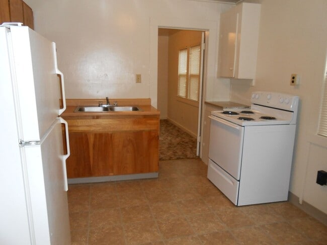 Photo - Cozy 2 bed and 1 bath in South Redding