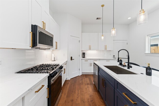 Photo - 3040 Webster St