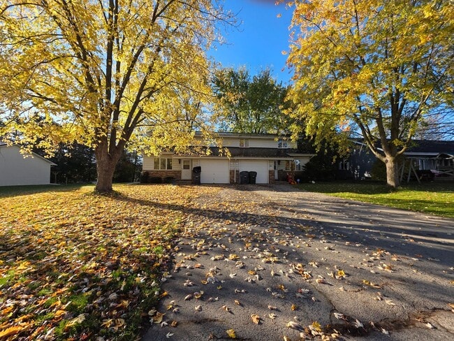 Building Photo - 624-626 Crestview Drive Unit 626