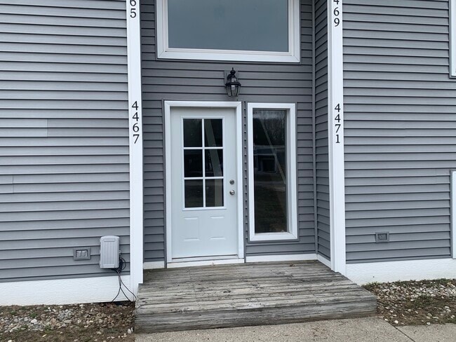 Main Entrance - 4469 Manhattan W Unit 4469