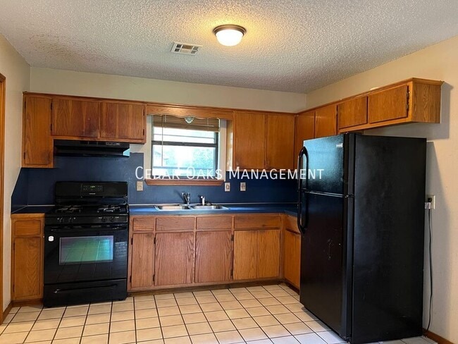 Photo - 300 S Ozark St