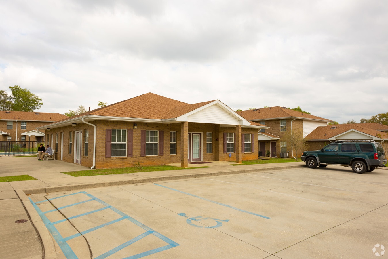 Palisades Apartments - Palisades Apartments