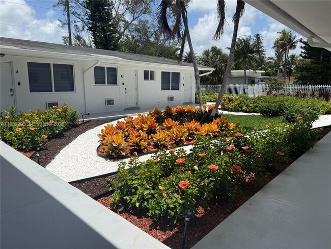 Building Photo - 1300 NE 110th St Unit 8