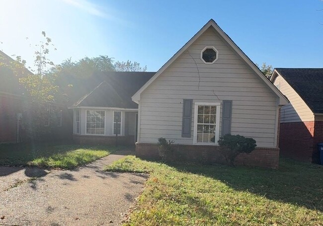 Building Photo - Charming 3-bedroom, 2-bath residence locat...