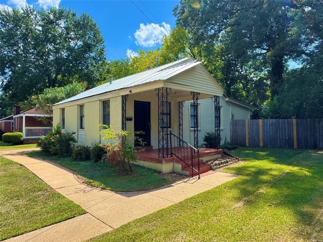 Photo - 208 Bradley Dr