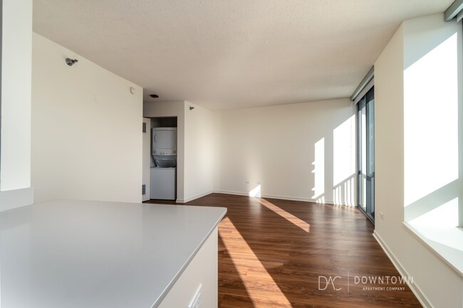 Photo - 550 N Kingsbury St Condo