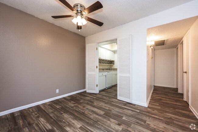 2BR, 1BA - 1,000SF - Kitchen/Dining Room