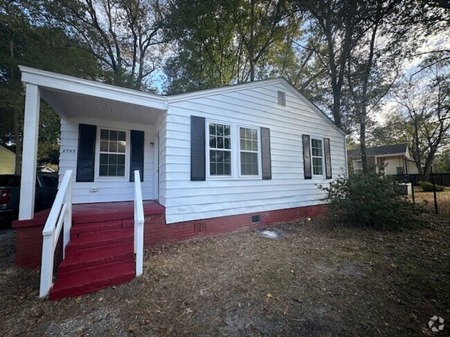 Building Photo - Renovated 3 Bedroom 2 Bathroom - Available... Rental