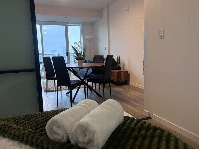 Photo - 18 Hamilton Ave N Unit SI ID1506204P