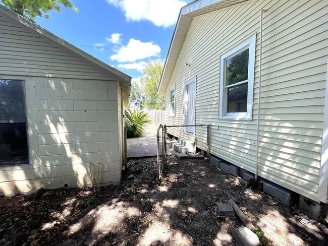 107 Sinclair St