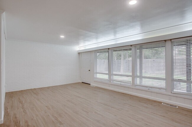 Photo - Pre Leasing for Fall 2026! 4/3 in Medical District