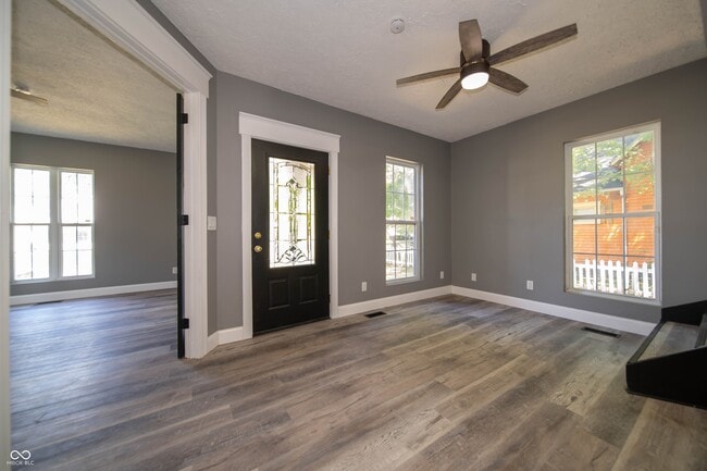 Photo - 817 W 5th St