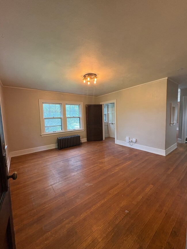 Building Photo - 1137 44th St
