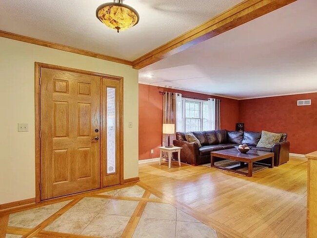 Photo - 9536 Manor Rd